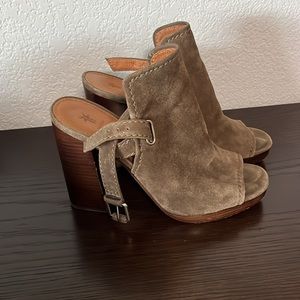 Frye Suede Slingback 7.5 Taupe color  heels